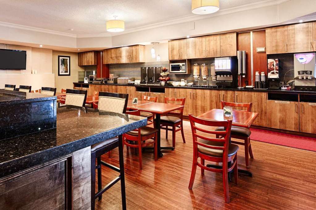 Quality Inn & Suites Брамптон Ресторан фото